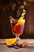 Red mulled wine with oranges, cinnamon and star anise