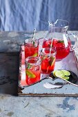 Cranberry iced tea with limes