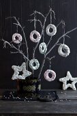 Meringue rings decorated with silver pearls as tree decorations