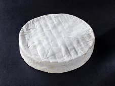 Brie de Nangis (French cow's milk cheese)