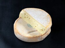 Reblochon (French cow's milk cheese)