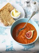 Tomatensuppe mit Kreuzkümmel und Feigen