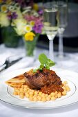 Beef steak with gravy, chickpeas and unleavened bread