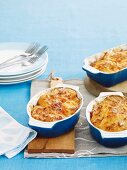 Paprika-potato gratin with cheddar cheese