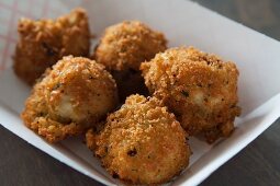 Fried macaroni and cheese balls