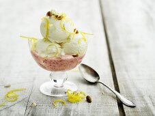 Ice cream with raspberry yoghurt