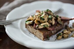 Bruschetta with mushrooms and bacon