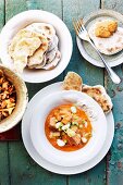 Springbockragout mit geröstetem Knoblauch und Brot