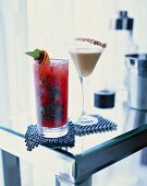 Zwei Cocktails: Exotic Mint Julep und Italian wake-up
