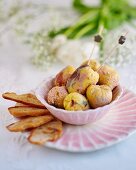 Goose liver canapés with dried fruits