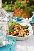 Spinach and tomato salad with almonds and peaches