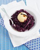 Red cabbage with a vanilla apple
