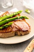Beef steak with asparagus