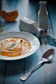 Butternuskürbissuppe mit Crème Fraîche