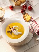 Pumpkin soup with vanilla cream and pumpkin seeds (USA)
