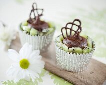 Schokolade-Kiwi-Cupcakes
