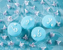 Blaue Cupcakes zur Taufe