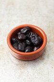 Dried black olives