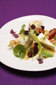 Fruity salad with plums and Camembert