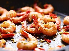 Fried prawns with garlic, lemongrass and chilli