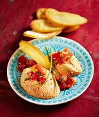 Pepper and tomato mousse with crispy bread