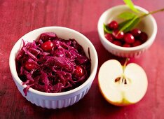 Apfelrotkohl mit Cranberries und Kirschsaft