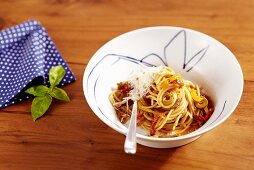 Spaghetti mit Rindfleisch und getrockneten Tomaten