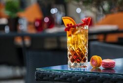 An iced tea cocktail on a patio table (Buddha-Bar Hotel, Paris)