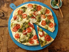 Tomaten-Mozzarella-Flammkuchen