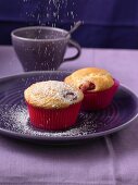 Cream cheese muffins with raspberries and icing sugar