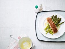 Salmon with a spicy sesame seed crust on a bed of green asparagus (low carb)