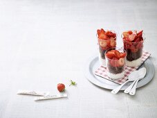 Strawberry layered desserts with flax seeds and dark chocolate (low carb)