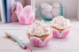 Rhubarb cupcakes with a meringue topping