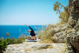 Pilates, Fascial Stretch Übung: Die Wiegende Palme