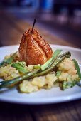 Beans with mashed potatoes and pears