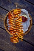 Potato spirals with ketchup and mayonnaise