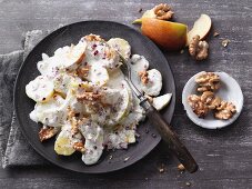 Autumnal potato salad with walnuts and apples