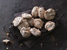 Classic cinnamon macaroons