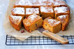 Pumpkin cake with cranberries and icing sugar