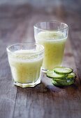 Pear and celery smoothie with lychees and ginger