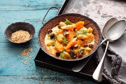 Oriental carrot and pepper stew with raisins and yoghurt