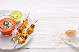 Finger food on skewers and in bowls