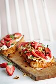 Toast topped with goats cheese and balsamic strawberries