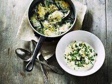 Gratinated mussels and prawns in a creamy sauce with herbs