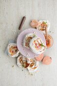 Meringues with guava coulis and pistachio nuts