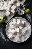 Selbst gemachte Limetten-Marshmallows in Würfel geschnitten