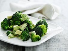 Broccoli with avocado and sesame seeds
