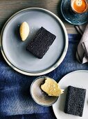 Grilled liquorice bread with fresh butter