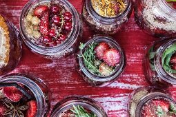 Spiced strawberries in jars