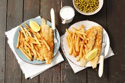 Fish and Chips mit Erbsen